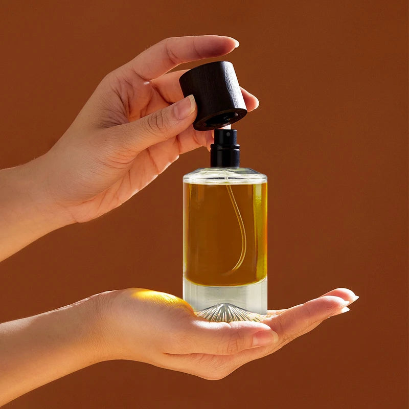 Magnetically Closing 30ml & 50ml Thick Bottom Glass Perfume Bottles with Screen Printed Pump Sprayer Cap