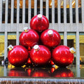 Outdoor Santa Claus Family Christmas Decoration Large Christmas Ball for Shopping Mall Decoration