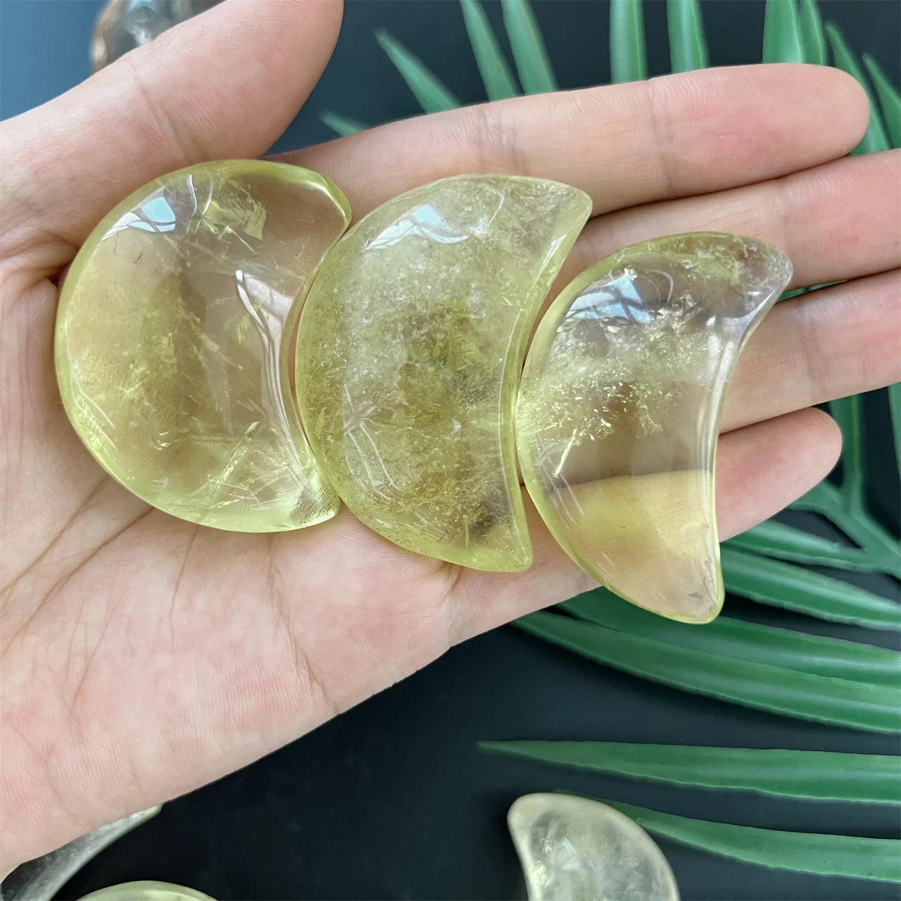 New Arrivals Crystals Carving Crafts Healing  Stones Hand Carved Citrine Quartz Heart Moon Shape
