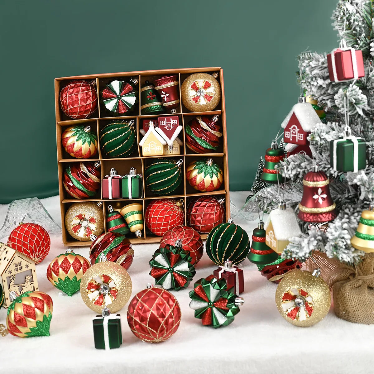 Hot Selling High Quality Waterproof Plastic Ball Box Set Durable Hanging Christmas Balls for Parties