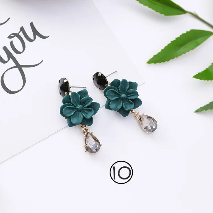2023 Newest Fashion Leaf Stud Earrings Multichoice Dainty Geometric Green Leaf Stud Earrings for Women Girls
