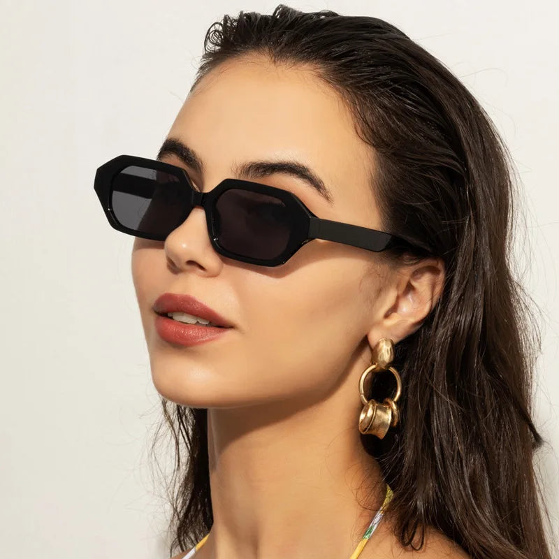 Cheap Wholesale Square UV400 PC Frame Sunglasses for Women