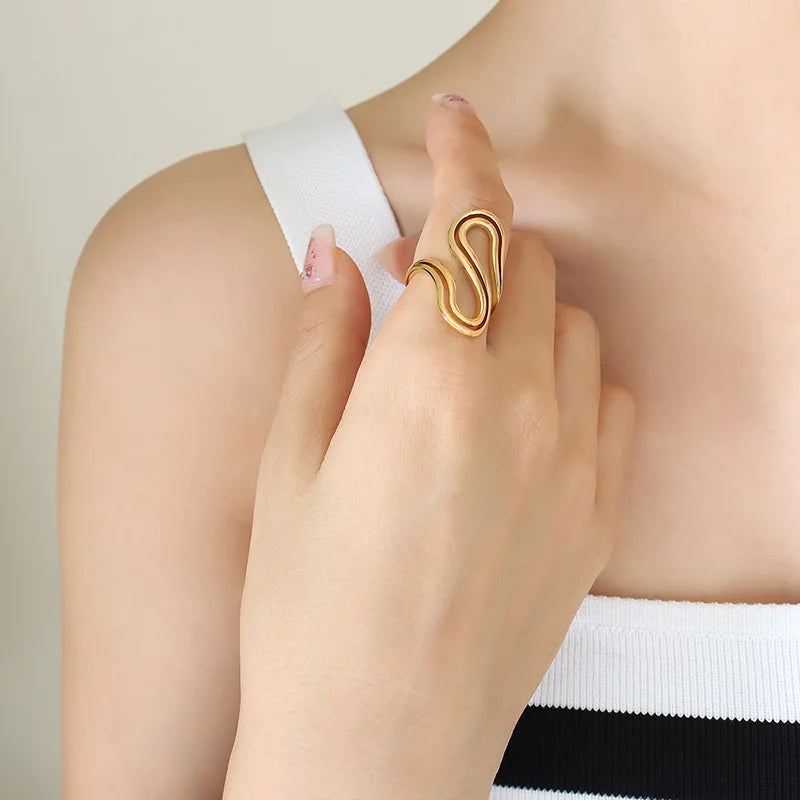 2022 Fashion New Stainless Steel 18K Gold Texture Light Luxury Personality Elegant Hand-made S-shaped Open Ring