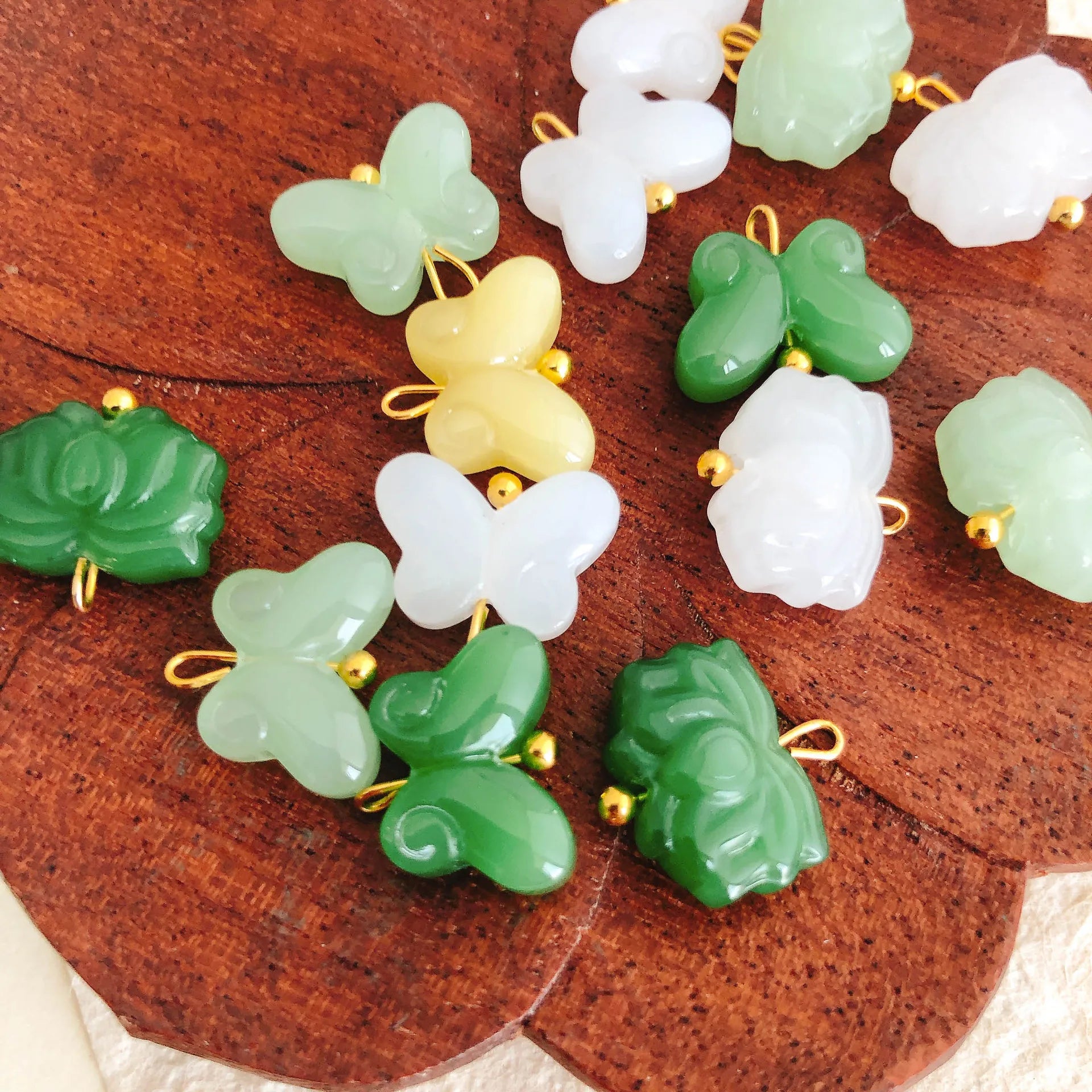 Dainty 10mm Colorful Glass Beaded Carving Dimensional Butterfly Lotus Flower Charm Pendant for Diy Making Jewelry Accessories