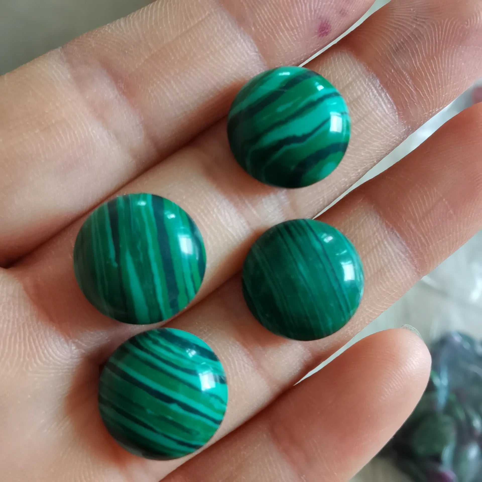 Huiying Factory price 14mm round crystal jwewlry malachite cabochon stone Crafts