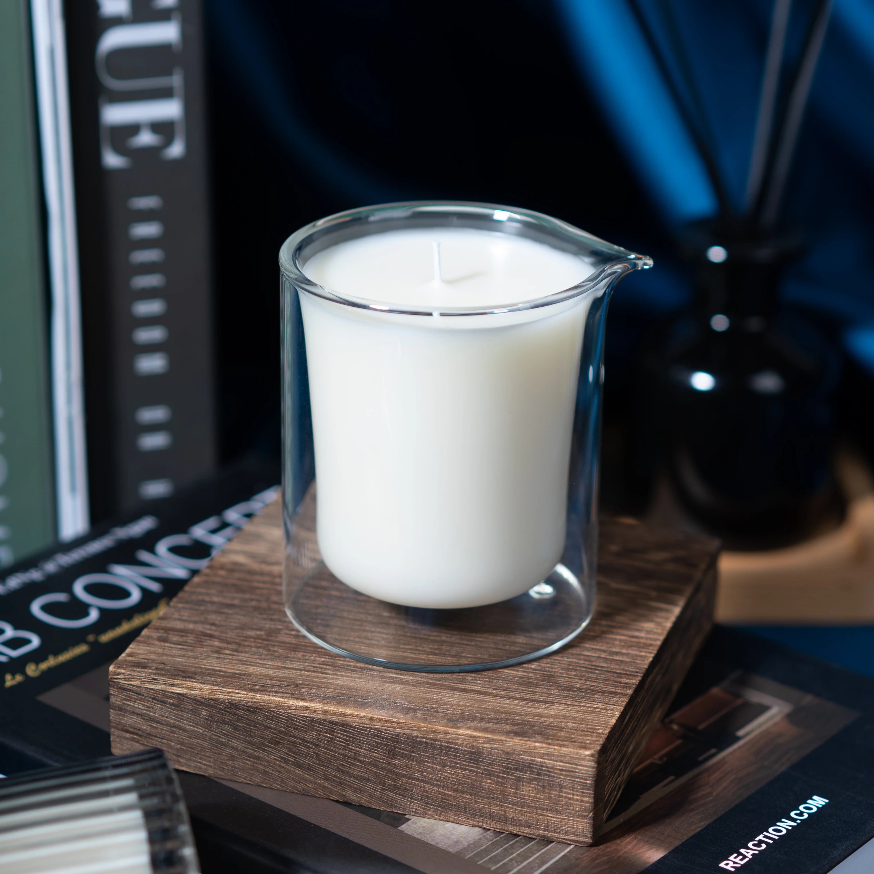 Wholesale Custom Soy Wax Massage Modern Candle Sexy Oil Oem High Borosilicate Glass Candle Jars Massage Spout Co
