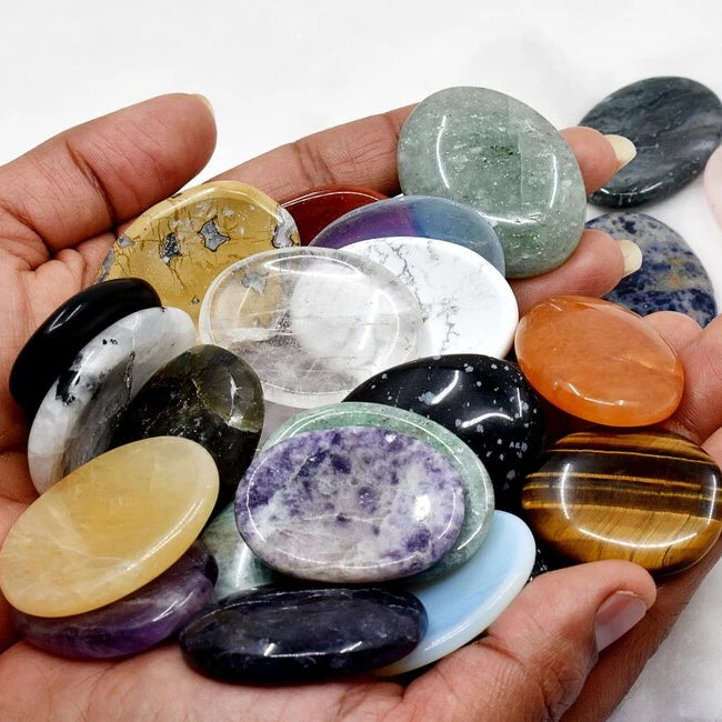 Natural Gemstone Hand Carved Palm Crystal Healing Worry Stone Anxiety Relief Therapy Fidget Crystal Worry Stone for Self Care