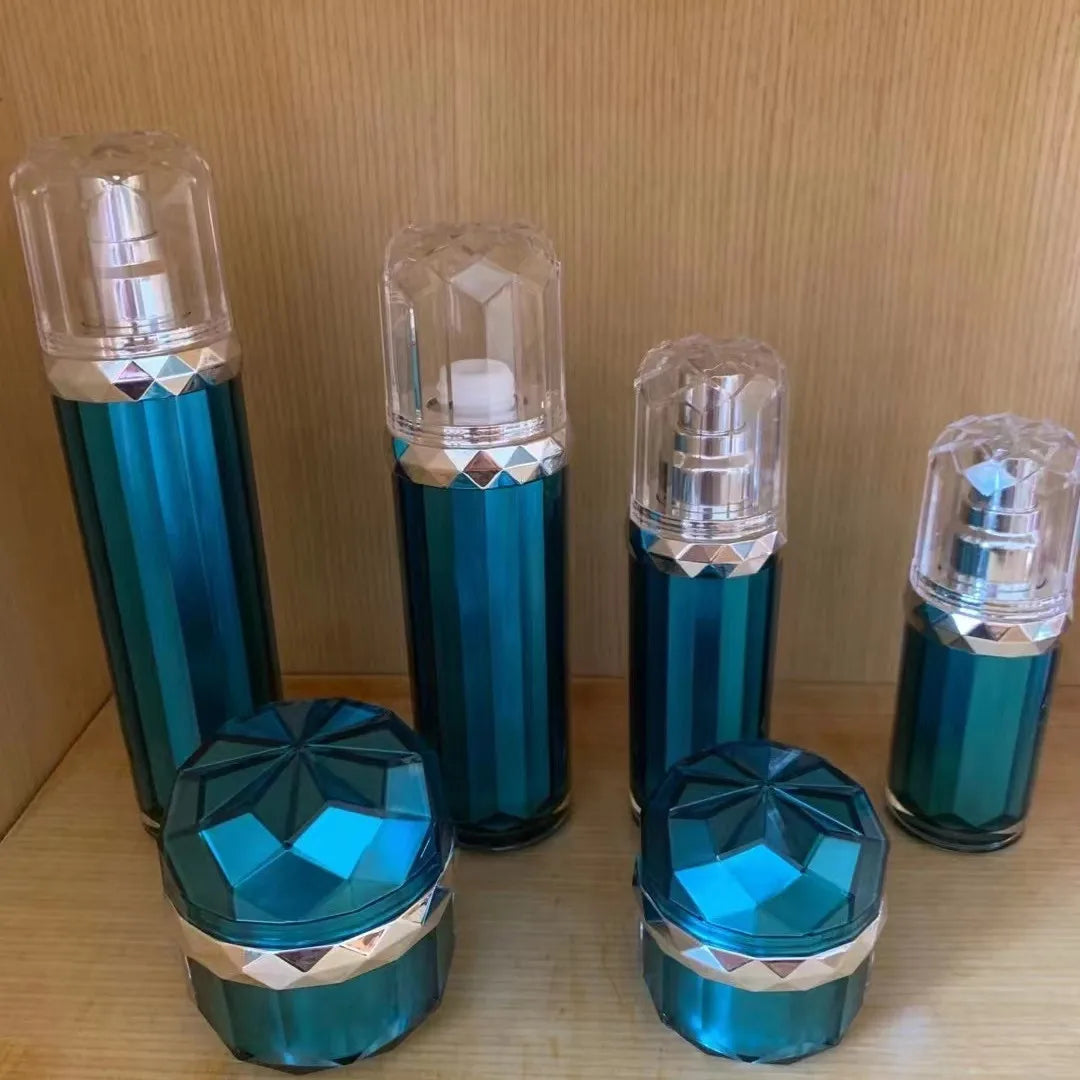 Wholesale Luxury Unique Design Custom Color 50ml 100ml Serum Acrylic Lotion Bottle 30g 50g Diamond Shape Acrylic Cosmetic Jars
