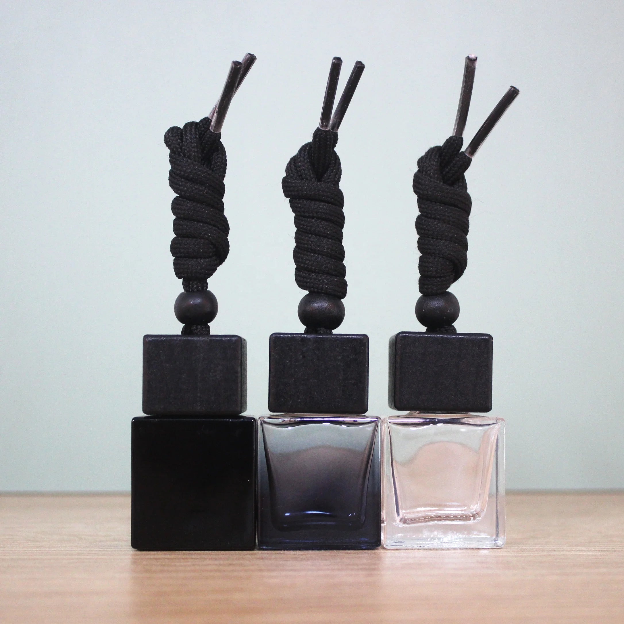 Factory Direct 10ml New Arrival Refillable Portable Hanging Perfume Glass Bottle Car Aroma Diffuser Pendant With Wooden Cap