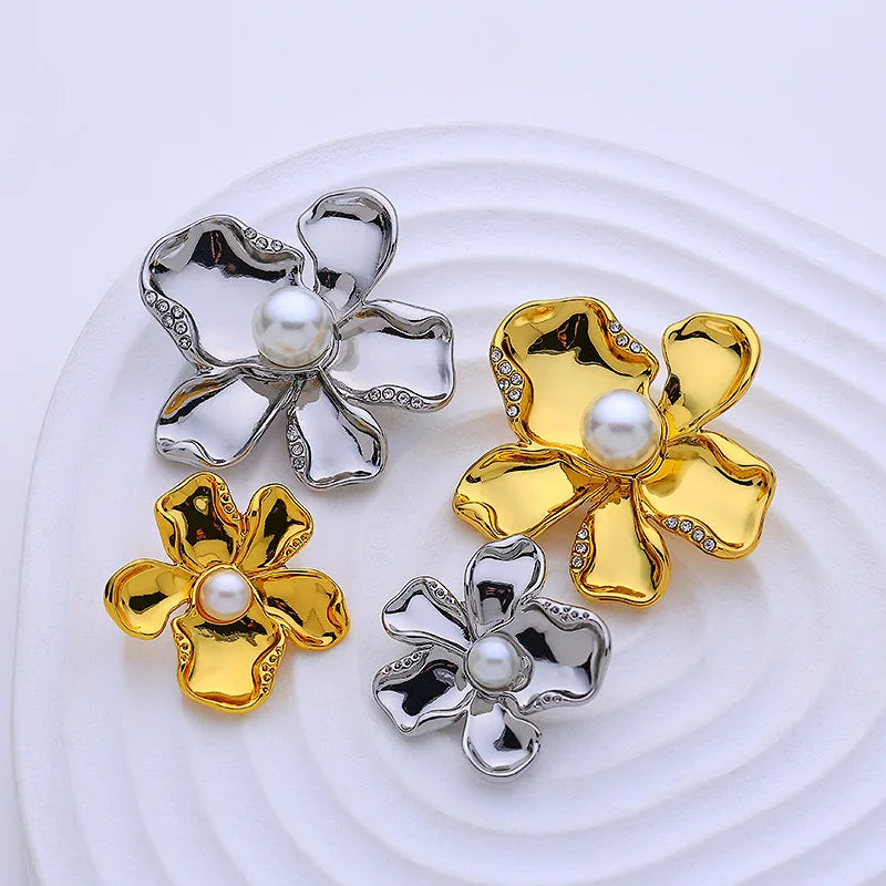 High Grade Elegant Shiny Diamond studded Flower Shape Alloy Shank Button