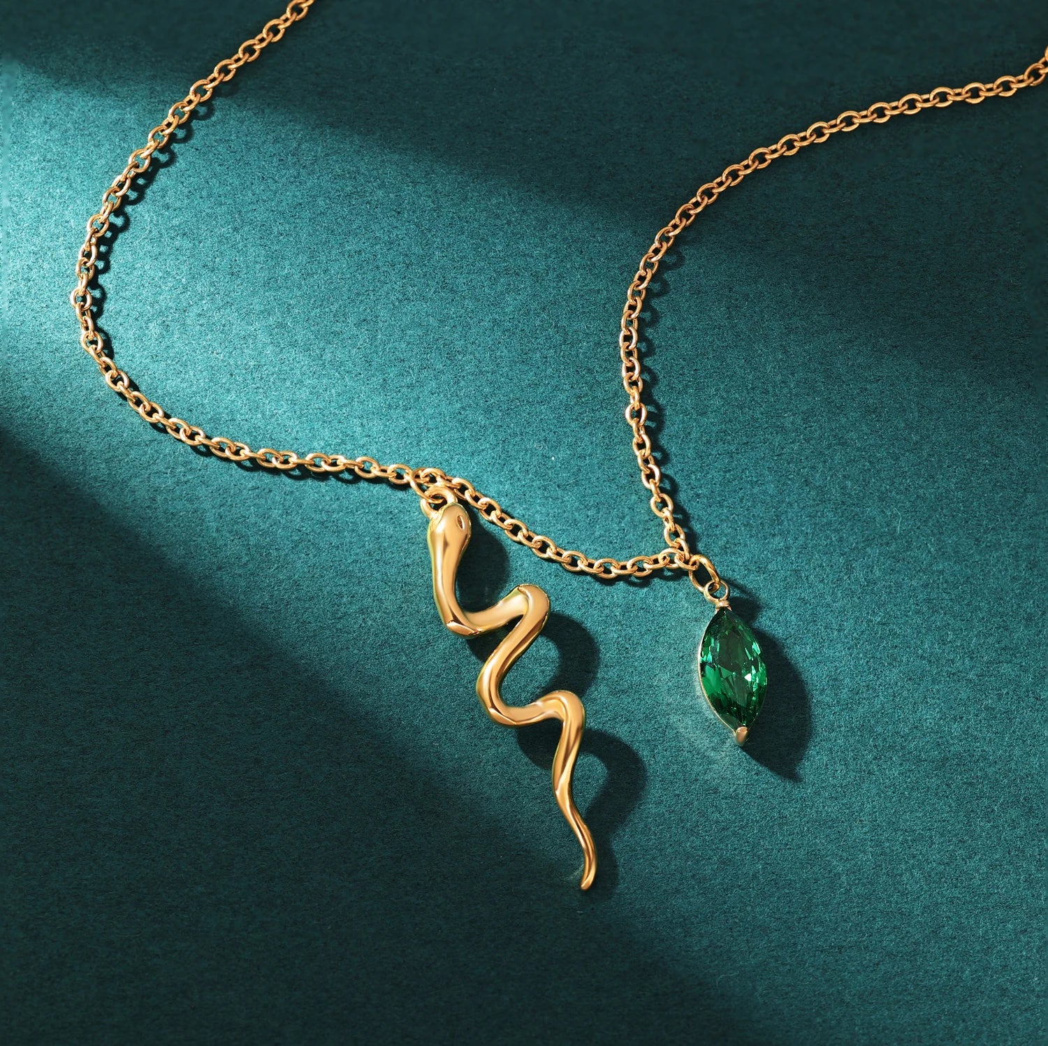 HOVANCI Wholesale Custom Bohemian Waterproof Non Tarnish 18K Gold Plated Stainless Steel Snake Pendant Green Zircon Necklace