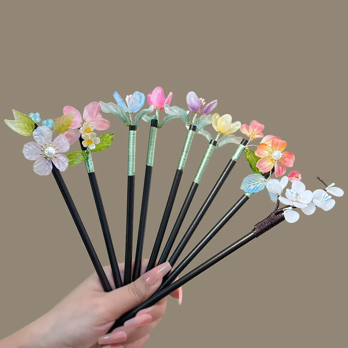 Luxury Ancient Style Hairpin Vintage Elegant Chinese Wooden Hair Stick for Women Handmade Exquisite Flower Tassel Hairpins