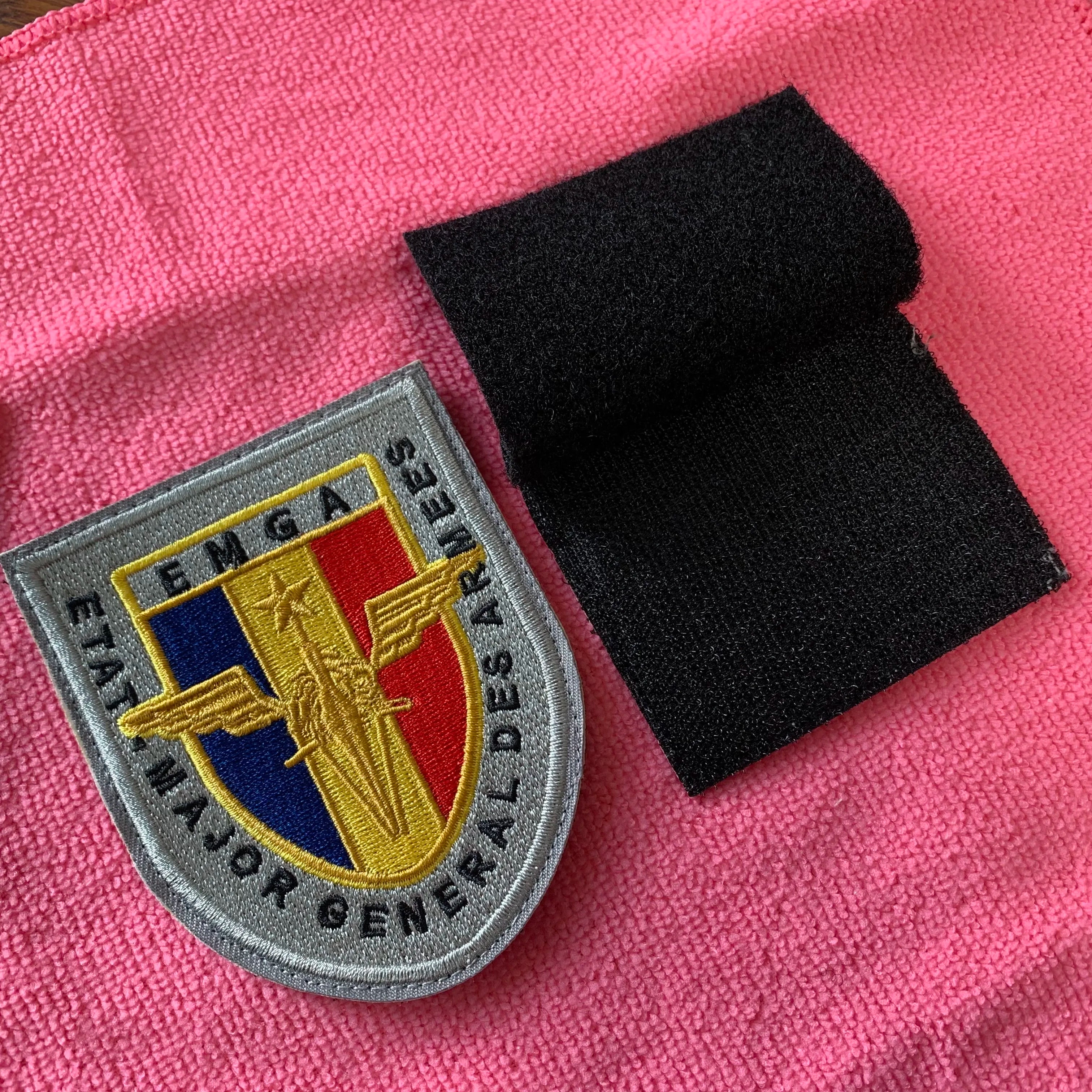 Perfect Handfeeling 100% Full Embroidery Hook Patchshield Shape Removable Hook Backing Embroidery Badge