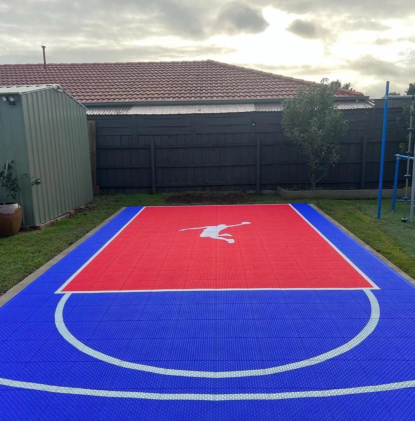 Plastic Interlocking Basketball Court Floor Tiles-Outdoor Shock Absorption Eco-Friendly Tiles with 10-Year Warranty