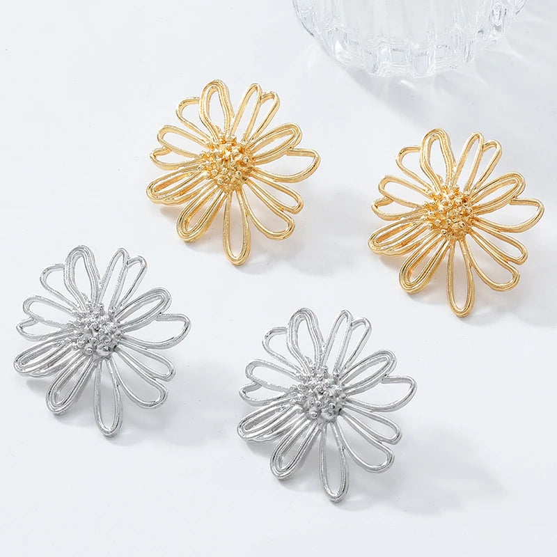 2025 New Arrival Punk Women Big Metal Vintage Retro Large Exaggerated Earrings Flower Simple Retro Palace 18K Gold Earrings