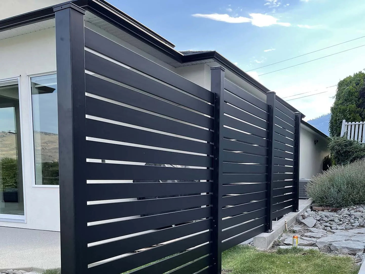 Custom Premium Aluminum Fence Modern Style Waterproof Vertical Anti-rust Garden Villa Courtyard Fence 4ft Height