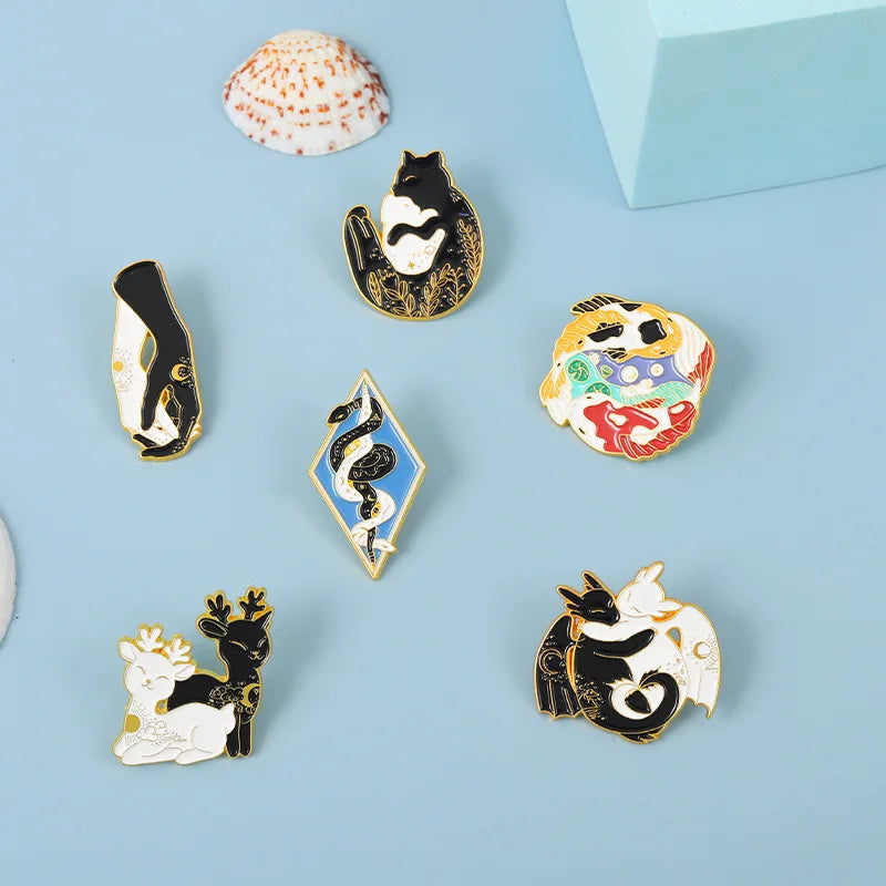 Wholesale Cute Animals Black and White Snake Head Cat Koi Sweet Hug Soft Enamel Pin for Couples Lapel Pin