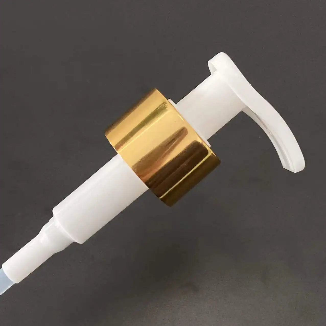 Hot Sales 24/410 28/410 Aluminum Right Left Lock Plastic Bottle Lids Foundation Pump Lotion Pump Gold