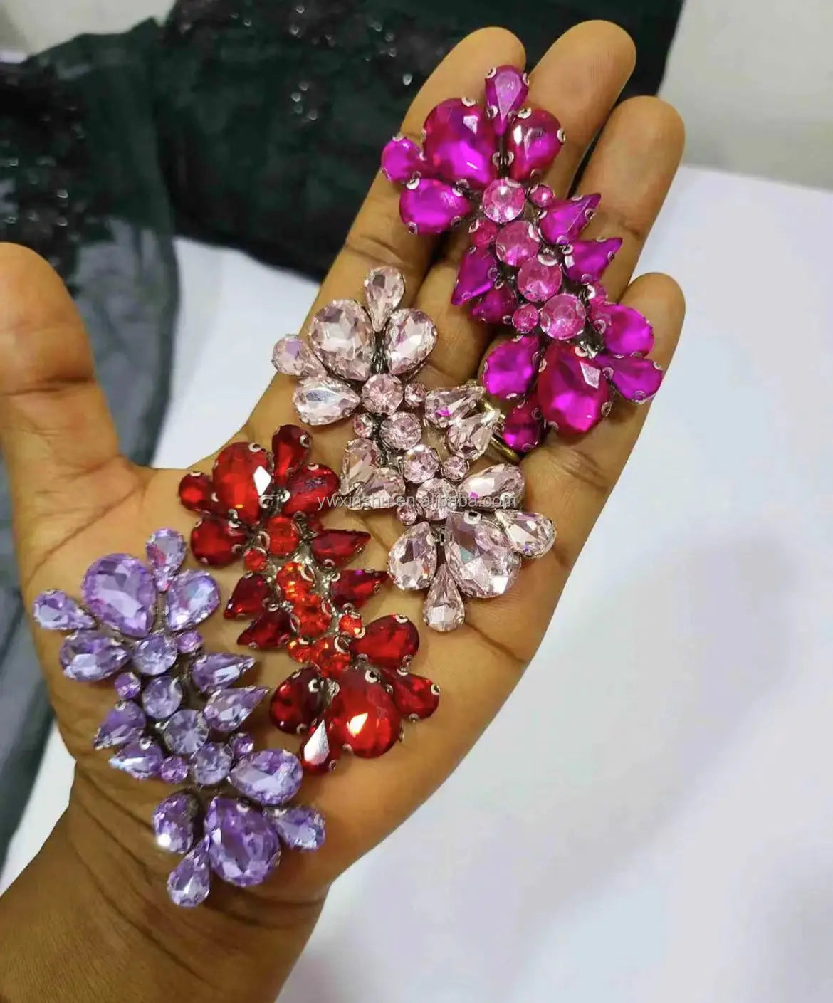 Hotsales  With Crystal Fabric Flower Applique Rhinestone Appliques Custom Made Colored Iron-on Crystal Rhinestone Patches