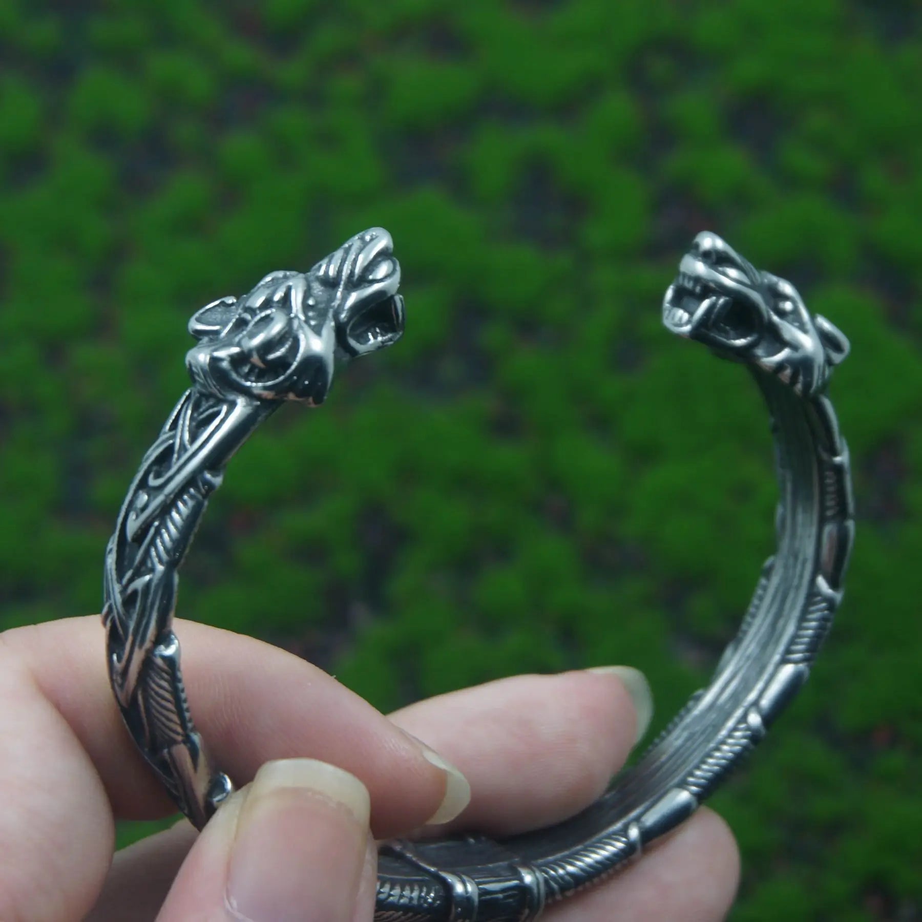 Stainless Steel Viking Wolf Head Bracelet Men and Women Animal Cuff Bracelet Jewelry Gift