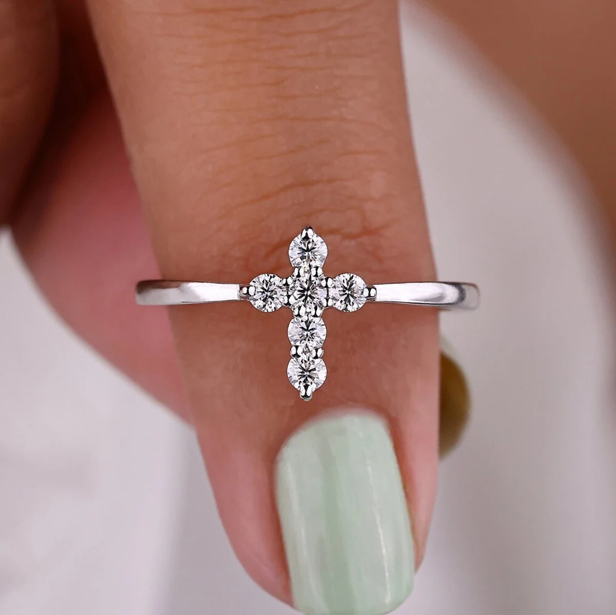 Huitan Classic Style Cross Rings for Hot Selling Round Cubic Zirconia Silver Plated Finger Rings for Women Fashion Party Jewelry