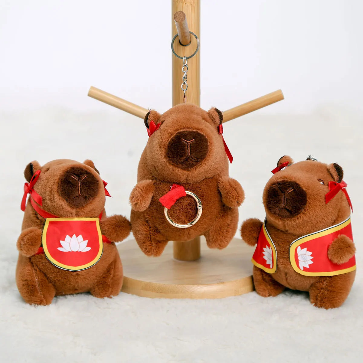Uniquely Designed Water-Resistant Plush Keychain Durable Alloy Fur Key Holder with Adorable Guinea Pig Pendant