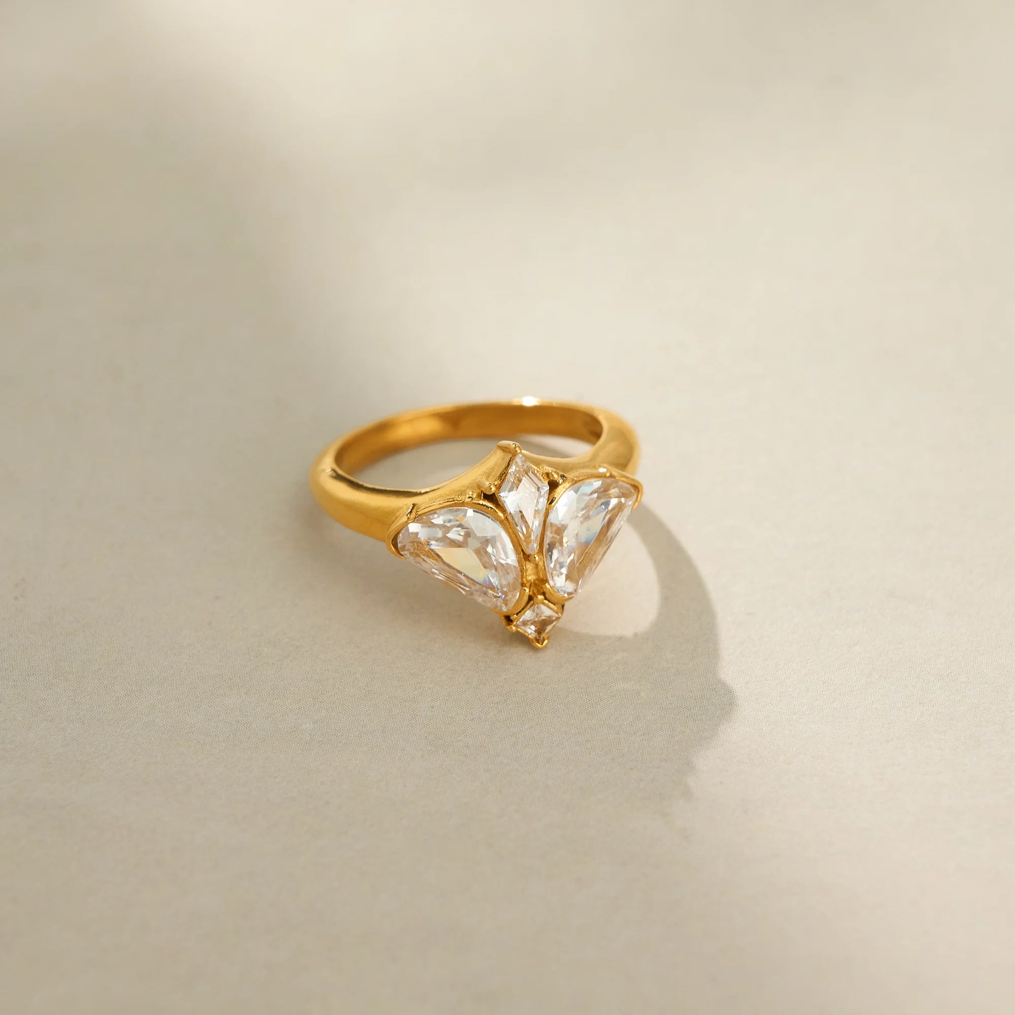NEW VINTAGE BEAUTY ARTIST ELEGANT CLEAR CROWN ZIRCON RING Dazan SUMMER 2025 18k PVD Gold Plated Stainless Steel SPRING JEWELRY