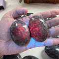 Wholesale Natural Polished Ruby in Fuchsite Palm Healing Crystal Quartz Palmstone for Home Decoration