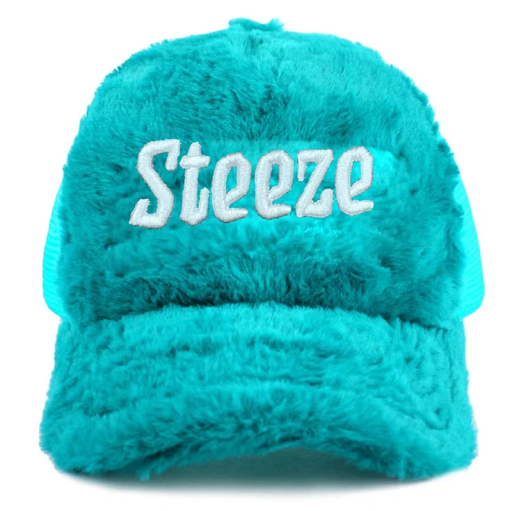 Vendor Custom Velvet Trucker Hat with 5-Panel Logo Embroidery for Performance Cycling Outdoor Casual Travel Scenes