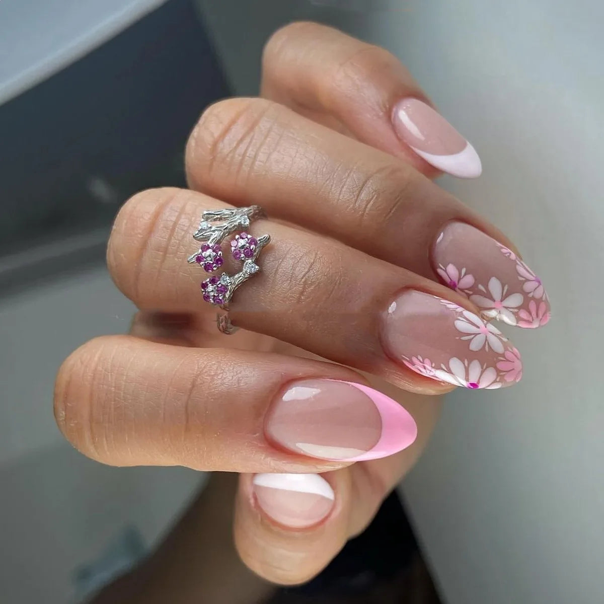 Wholesale 3387 Minimalist French Summer Floral Almond Shape False Nails Press on Nails Artificial Fingernails Customize