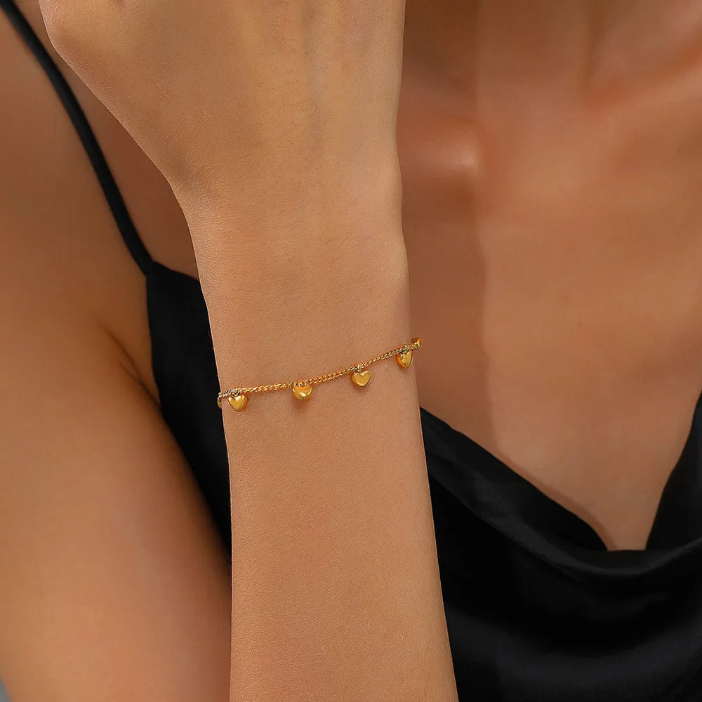 Beautiful Design Stainless Steel Material 7Pcs of Heart Charms Bracelet for Women Cute Daily Wear
