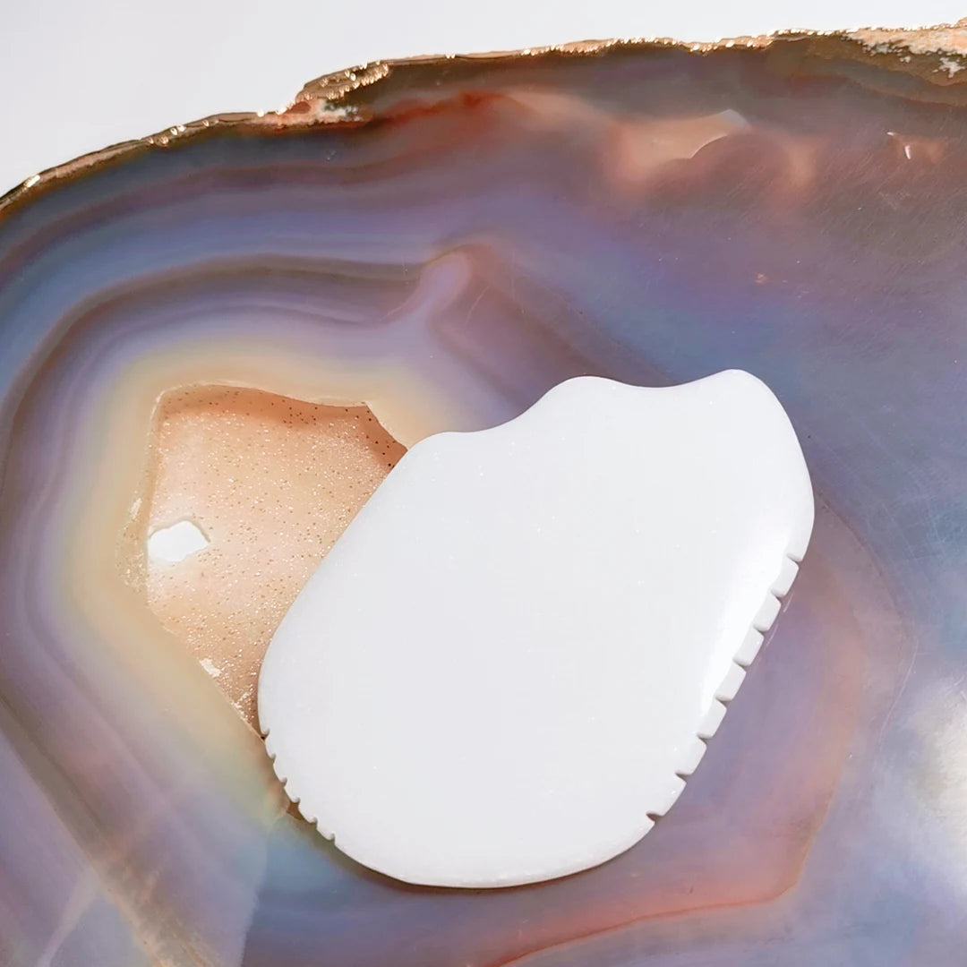 2026 Natural Jade Gua Sha Tool Heart Shape Stone Natural Handmade Healing Stone Anti Aging White Jade Gua Sha Board