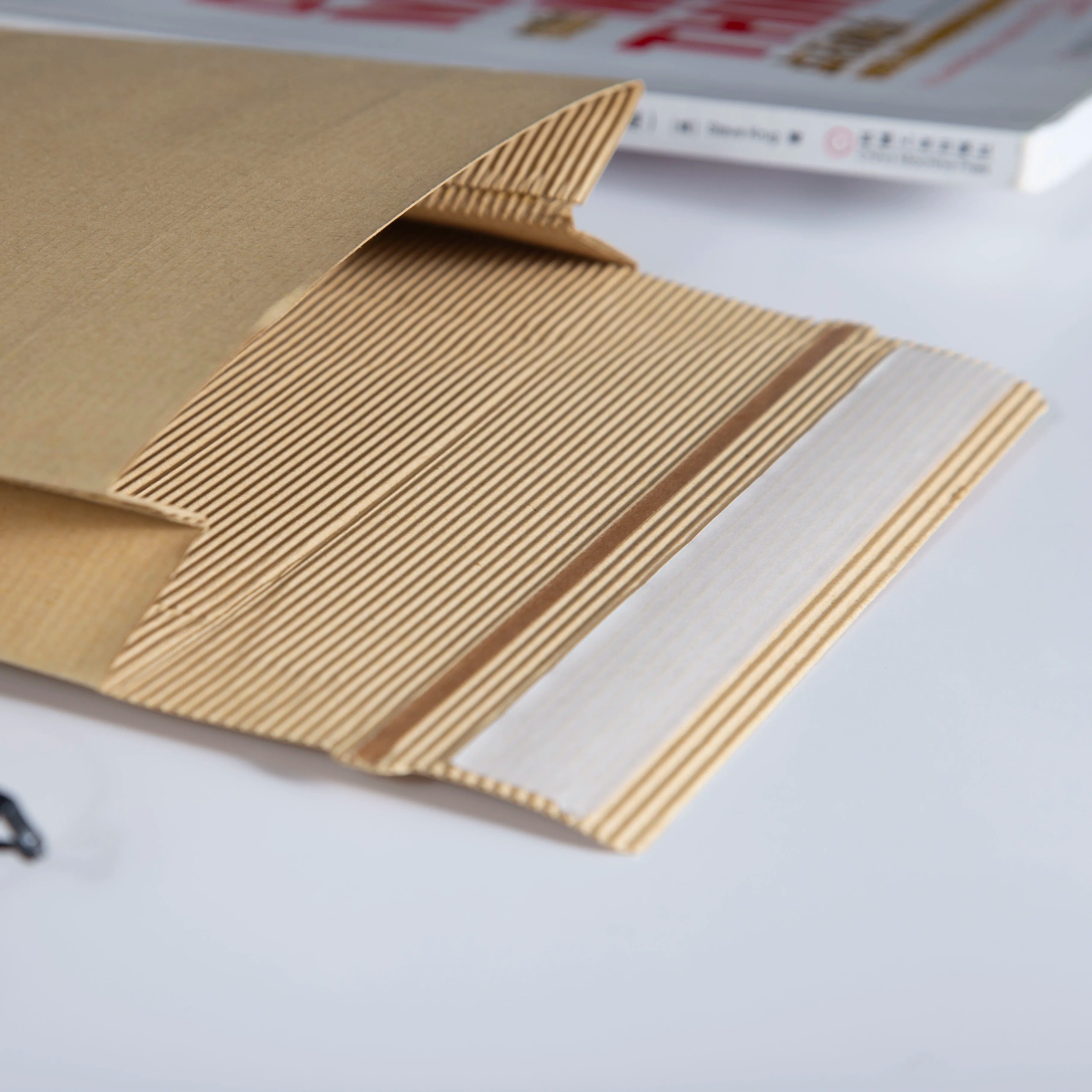 100% Recyclable Expandable Corrugated Paper Envelopes Self Adhesive Rigid Mailer with Protection for All Business