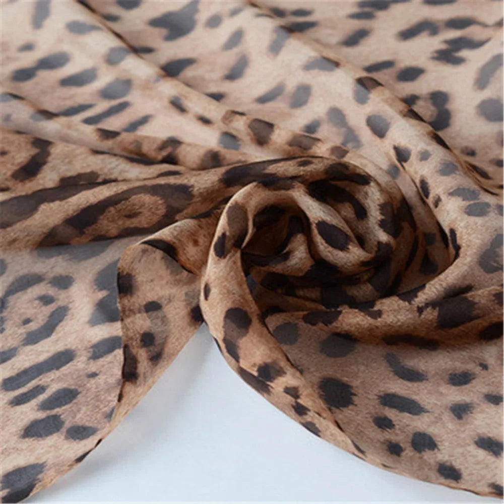 Fashion Clear Grain Soft Smooth Silk Chiffon Fabric 100% Silk Practical Leopard Ready Goods for Skirt Model Suit Lining Dress