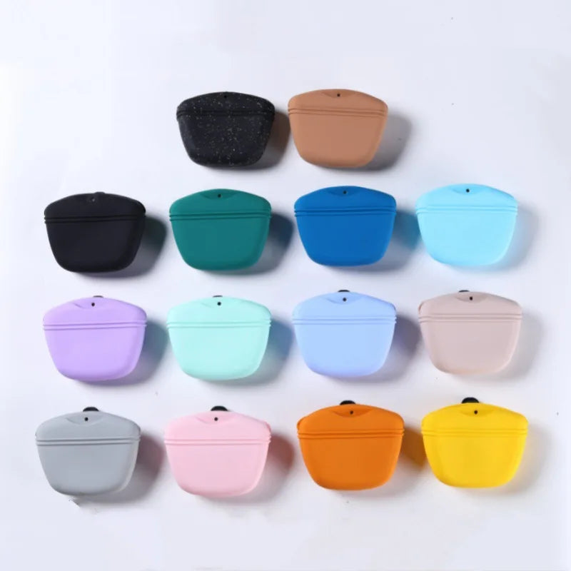 Clip on Portable Training Container Convenient Magnetic Buckle Closing Silicone Dog Treat Pouch Bag