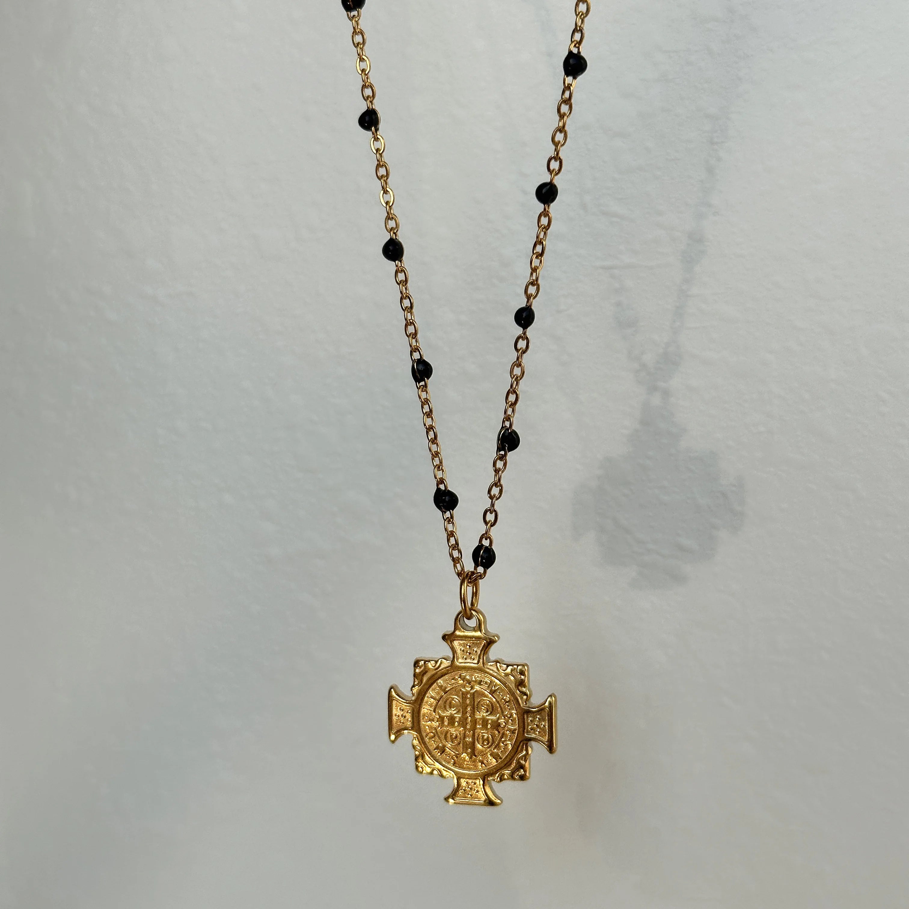 2023 Dazan Summer New 18k Pvd Gold Plated Stainless Steel Boho Cross Pendant Leather Black Drip Bead Chain for Women for Party