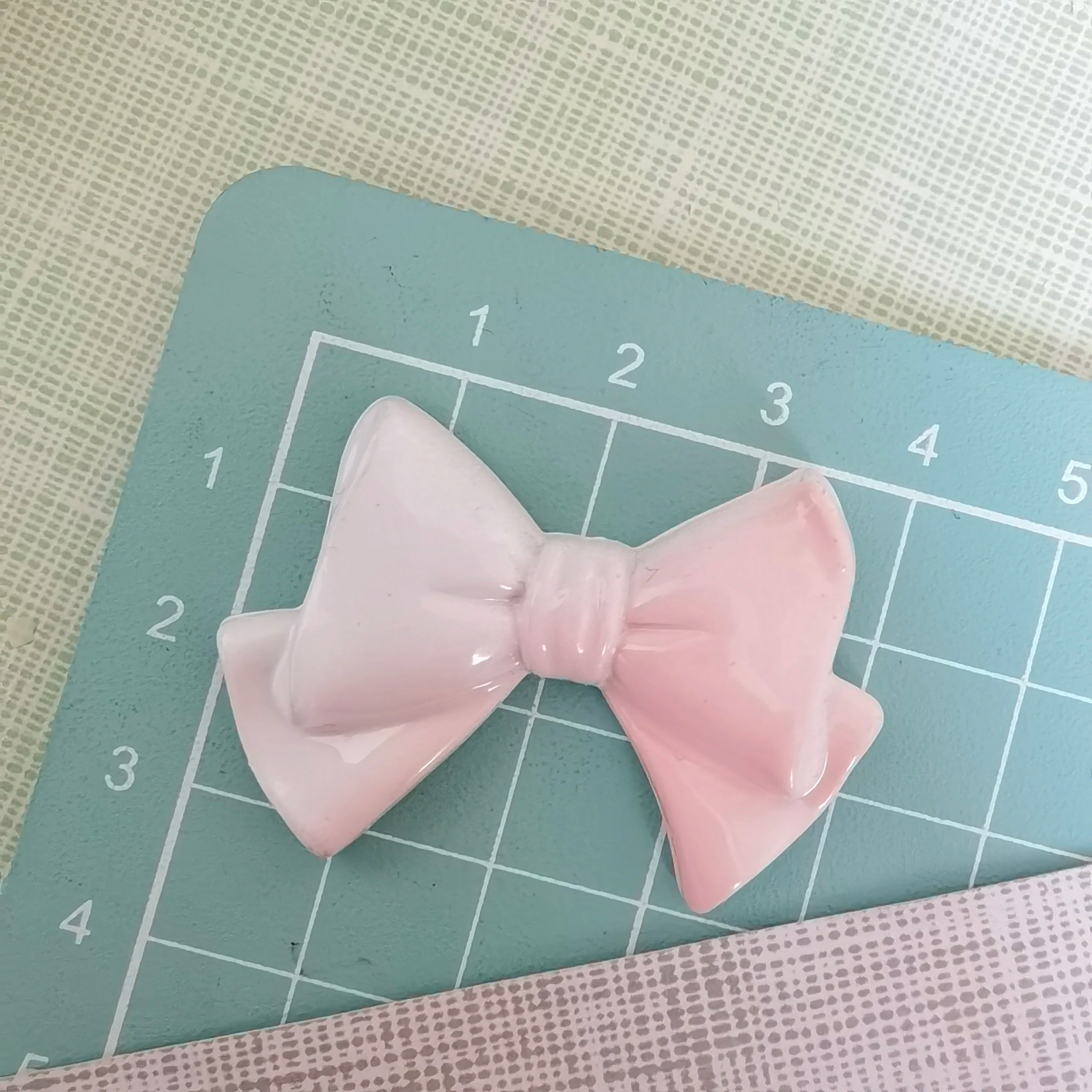 100Pcs/Lot Gradient Colorful Bow Tie Flat Back Cabochon Ornament Resin Charms Hairwear Accessories DIY Phone Case Crafts