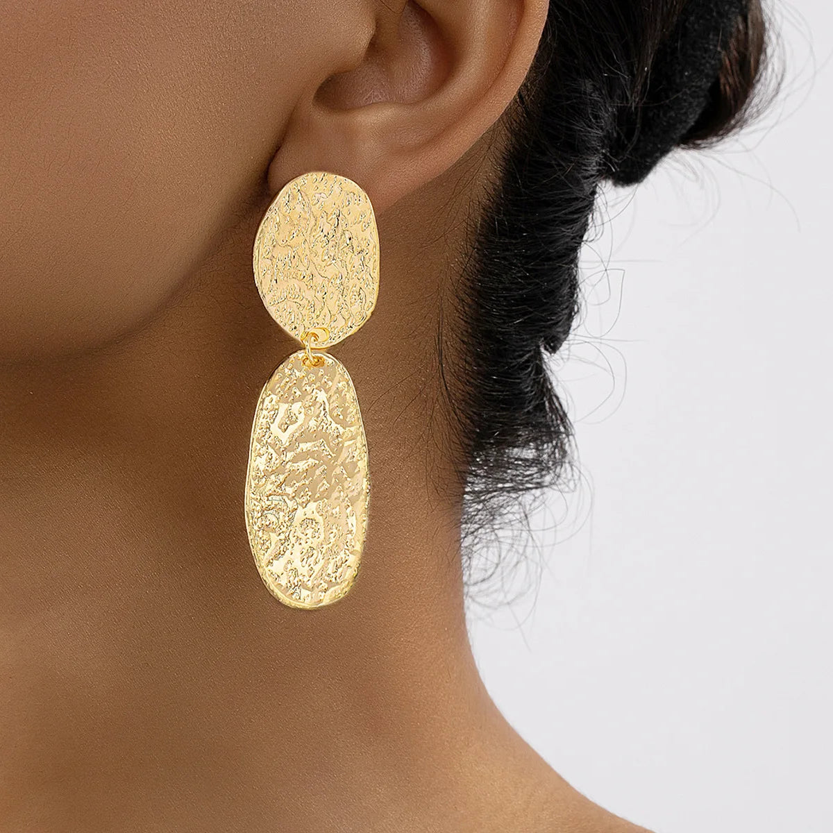 2024 New Arrival Fashion Jewelry Hammered Zinc Alloy Women New Irregular Geometric Earring Pattern Pendant Oval Metal Earrings