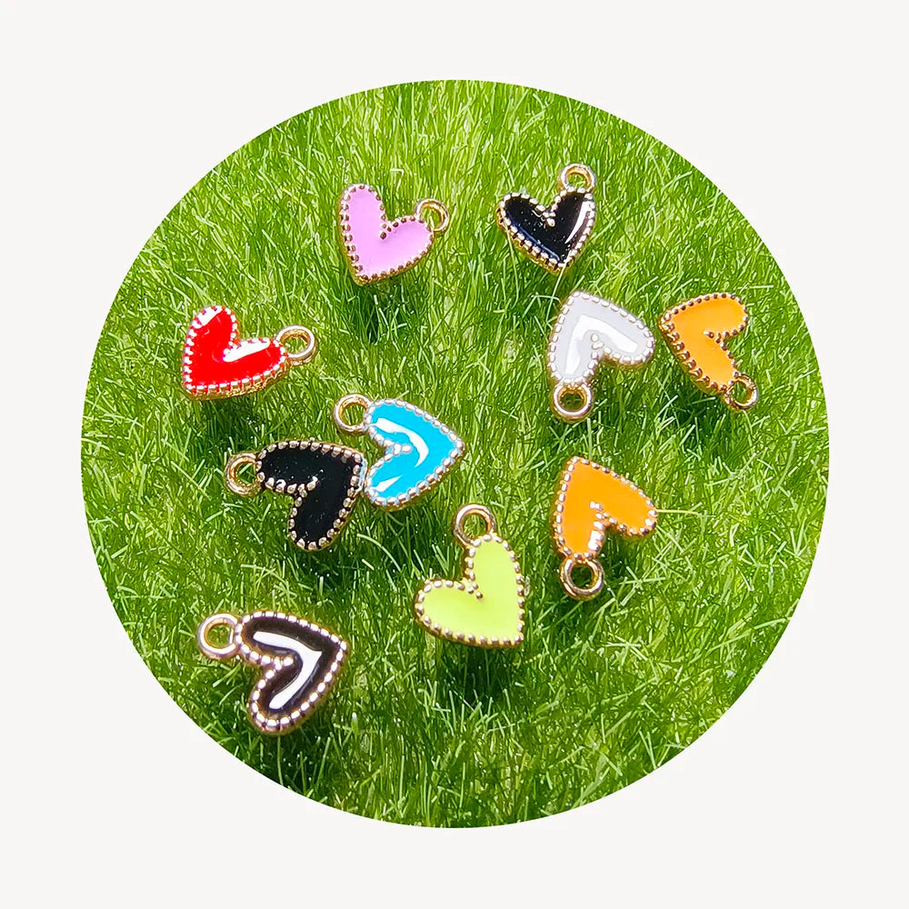 New Fashion 100Pcs Valentine's Day Heart Charms Pendant Gold Enamel Love Heart Dangles for Holiday Party Jewelry Making Supplier