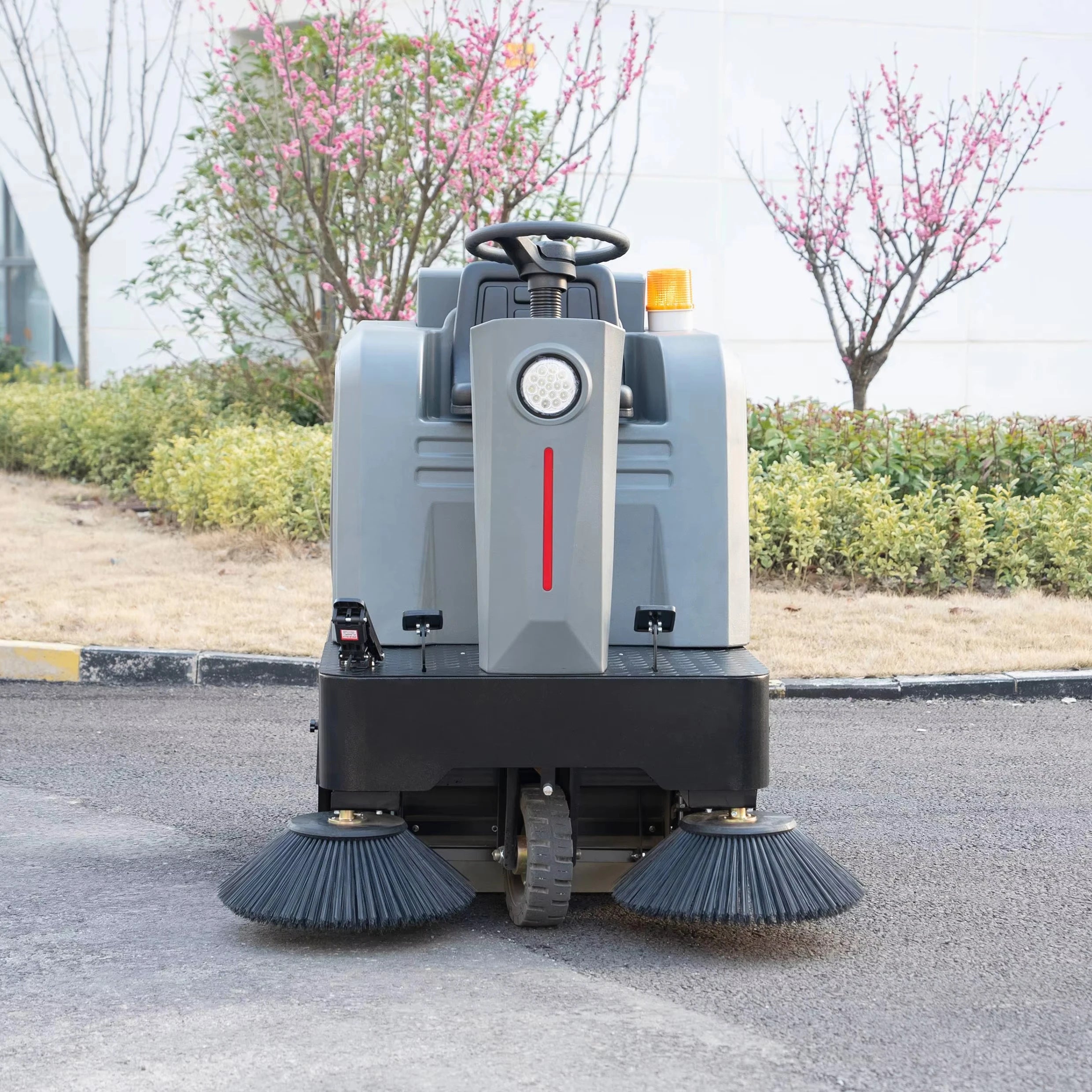 Plitoted Sweeper Driving Type Floor Sweeper Electric Floor Scrubber Machine with Lithium Battery M1250 M 1400 Everlift Brand