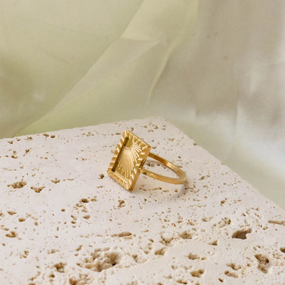 Chris April in Stock Fashion Jewelry PVD Gold Plated 316L Stainless Steel Minimalist Sunshine square Signet Ring