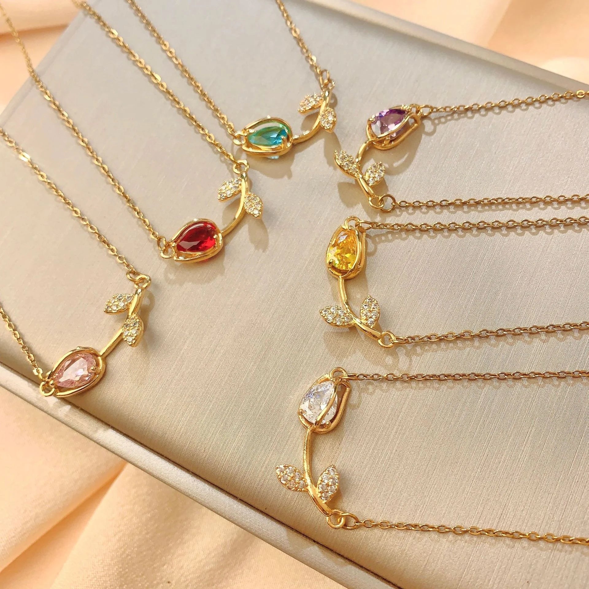 Ouj Wholesale Trendy High Quality Stainless 18K Gold Plated Rose Shape Various Zircon Women Pendant Necklace