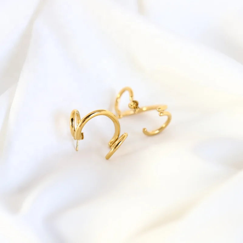 Female Models 18K Gold Plated Stainless Steel Geometric 3D Three Coil Stud Earrings Trendy Irregular Twisted Twist Curve Metal