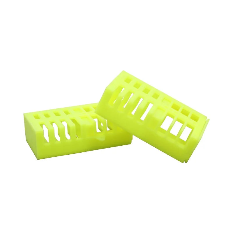 2025 Bee Hive Tool Beehive Queen Cage for Beekeeping White Plastic Material Queen Cage