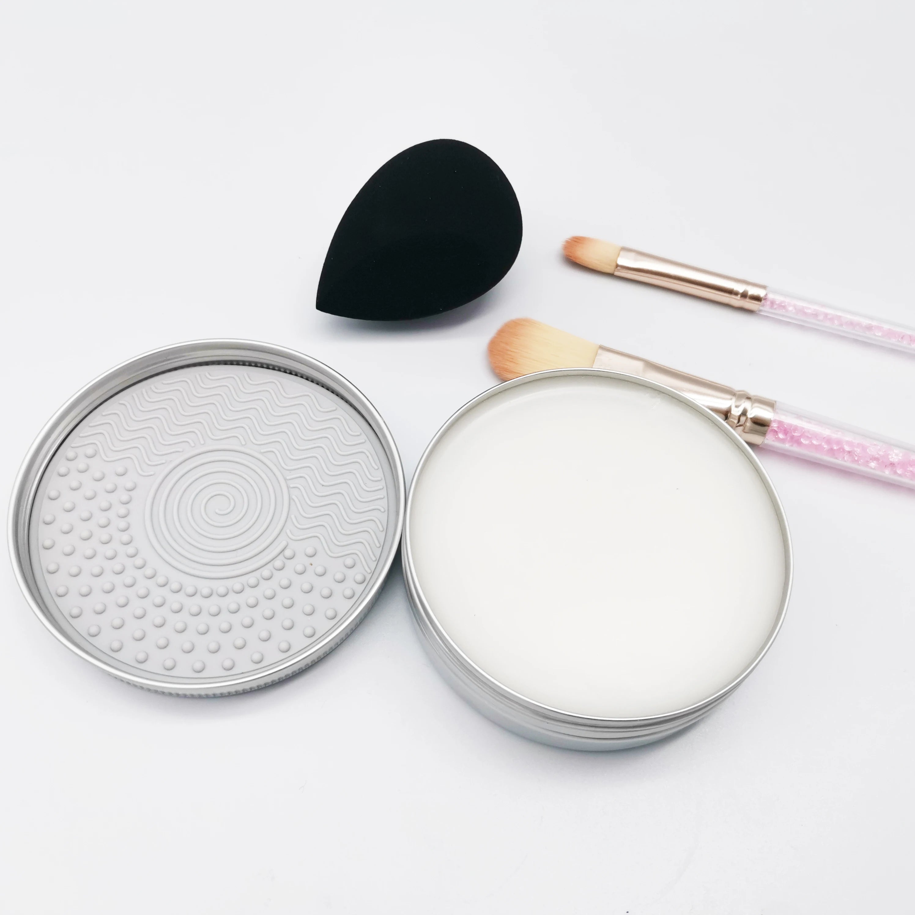 Hotsale Solid Makeup Sponge Cleaner Soap with Silicone Mat in Aluminum Tin