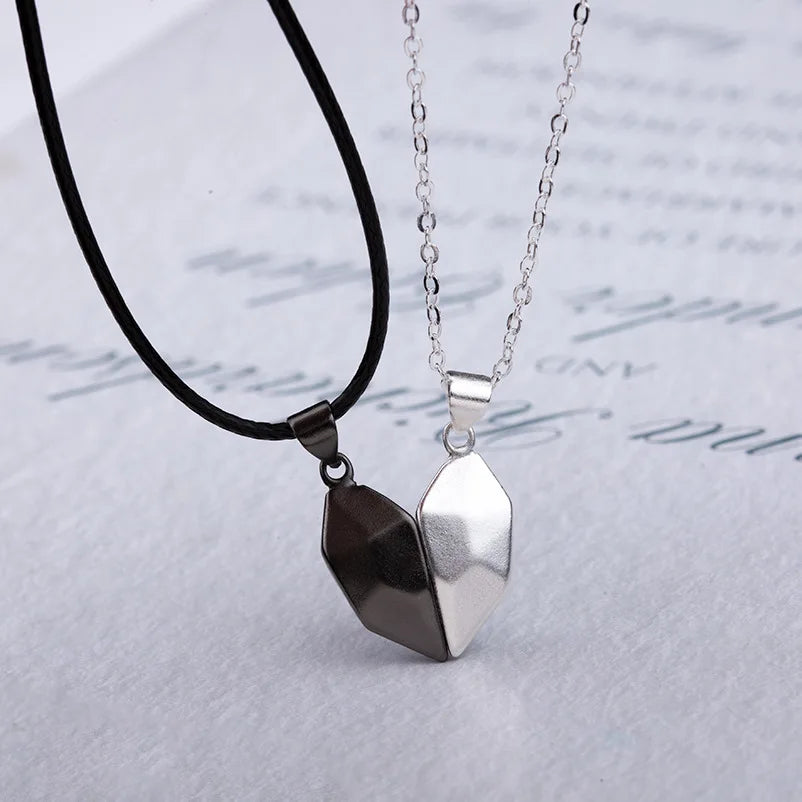 Inspiring Design Magnetic Pendant Couple Necklace for Lovers Couple Necklace
