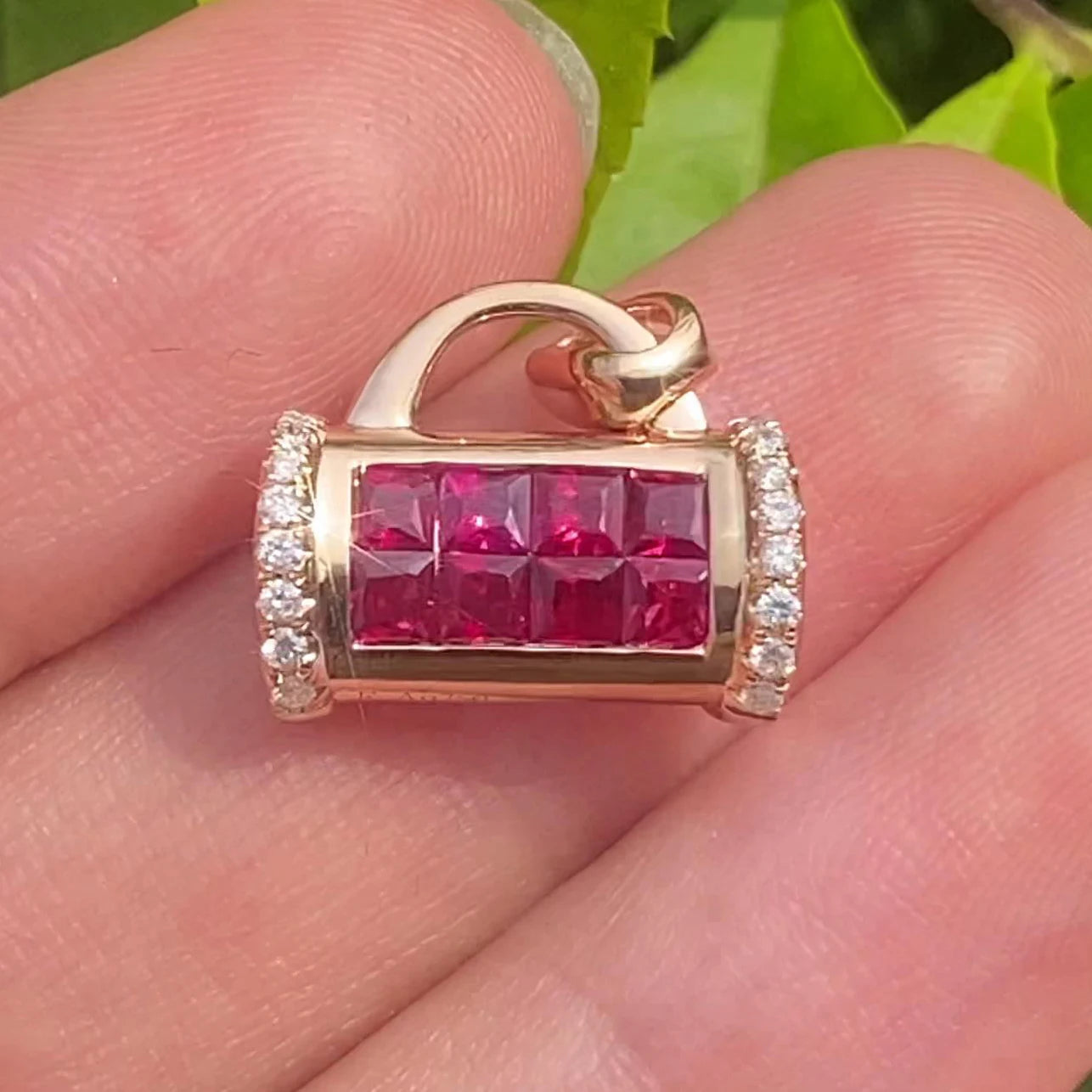 Wholesale Jewelry 18k Solid Gold Jewelry Natural Ruby Fashion Bag Shape Christmas Pendant for Girls
