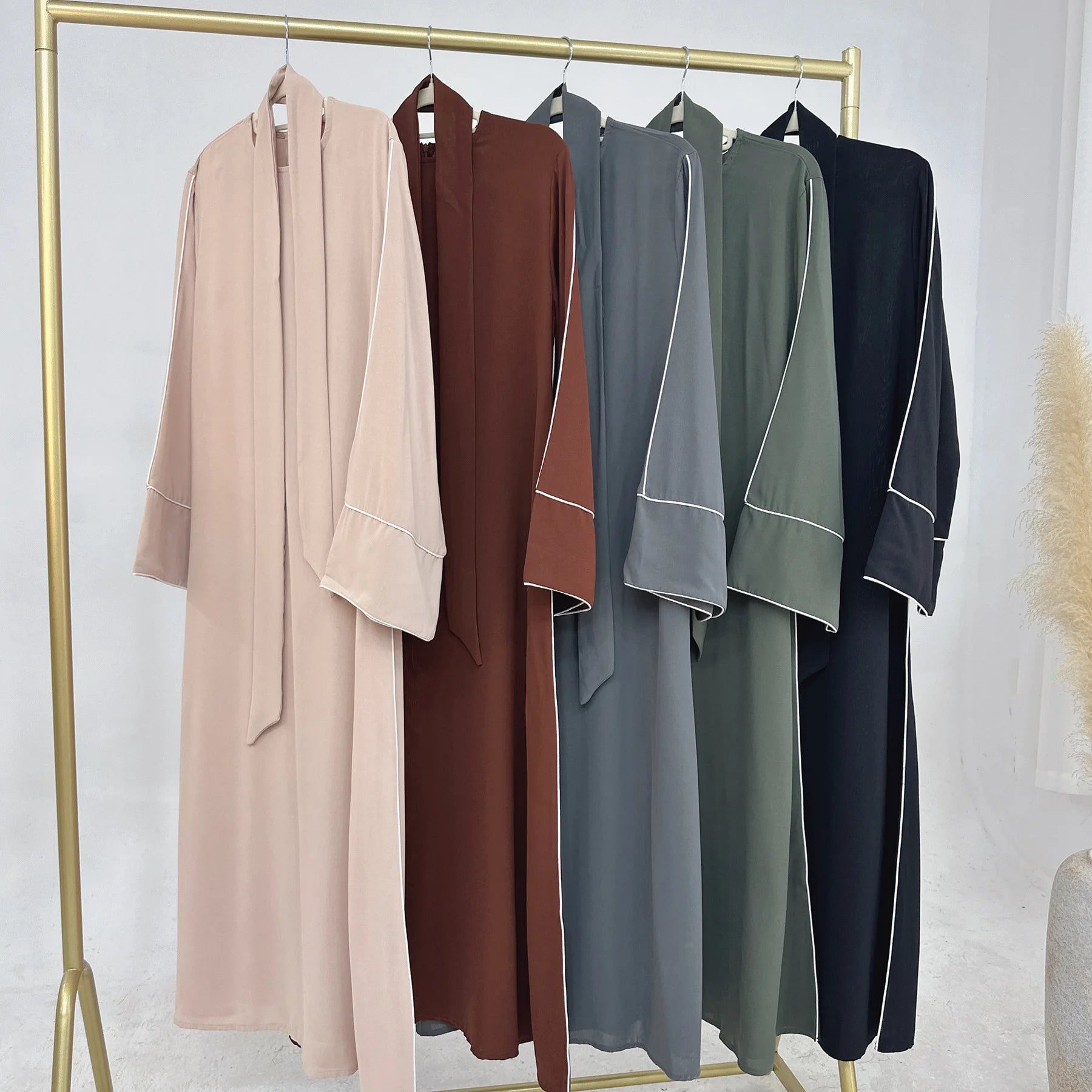 Wholesale Modest Summer Dress for Muslim Women Elegant White Velvet Abaya with White Trim Maxi Robe Plus Size Solid Color