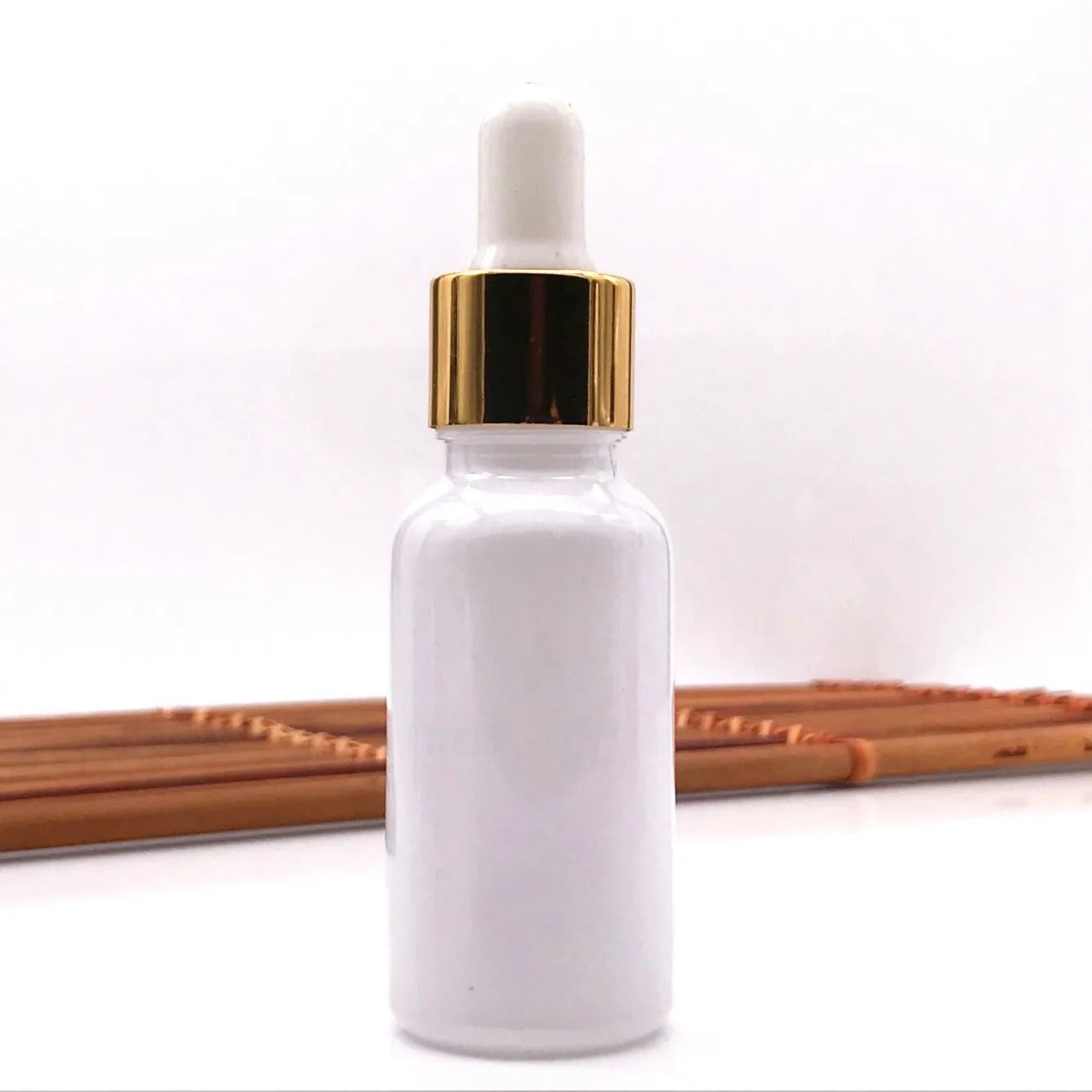 Wholesale 5ml-100ml White Essential Oil Glass Bottle With Dropper