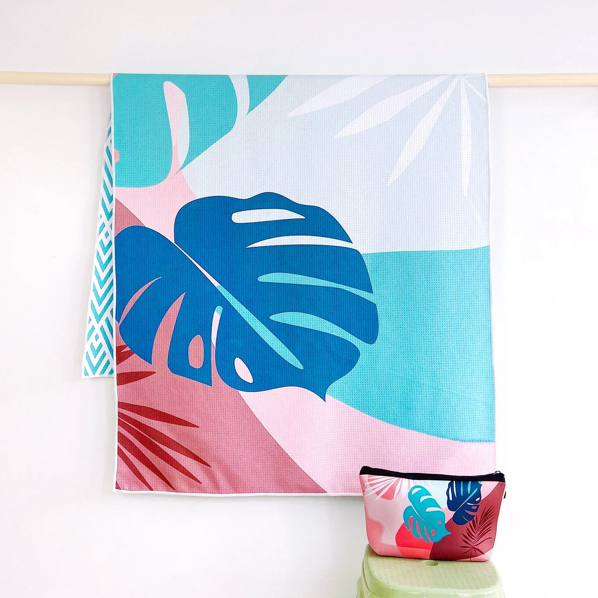 Wholesale Summer Large Sublimation Quick Dry With Logo Custom Print Microfiber Beach Towel Beach Towel with Neoprene Bag